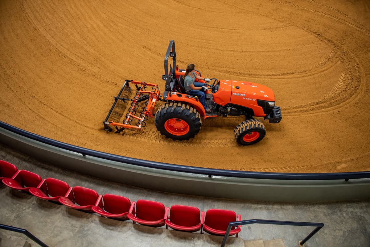 AG15 SERIES ARENA GRADERS